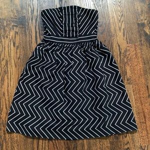 Nadia Nour Sz 2 Black & White Dress